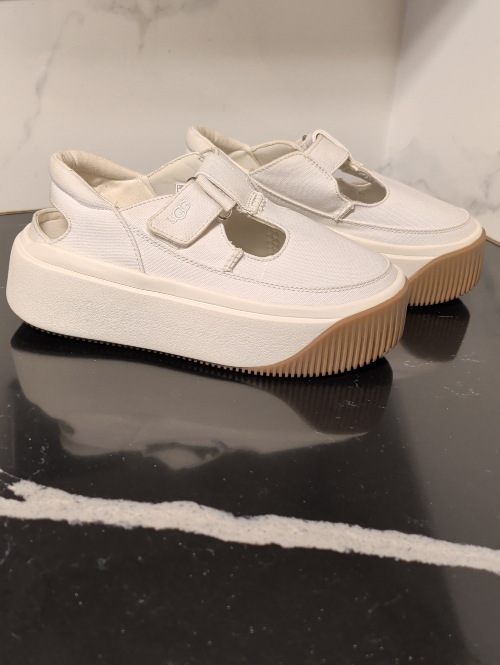 UGG® Women's EZ-Duzzit T-Strap Platform Flats Size 6 Used Exc MSRP $120 - Picture 5 of 11